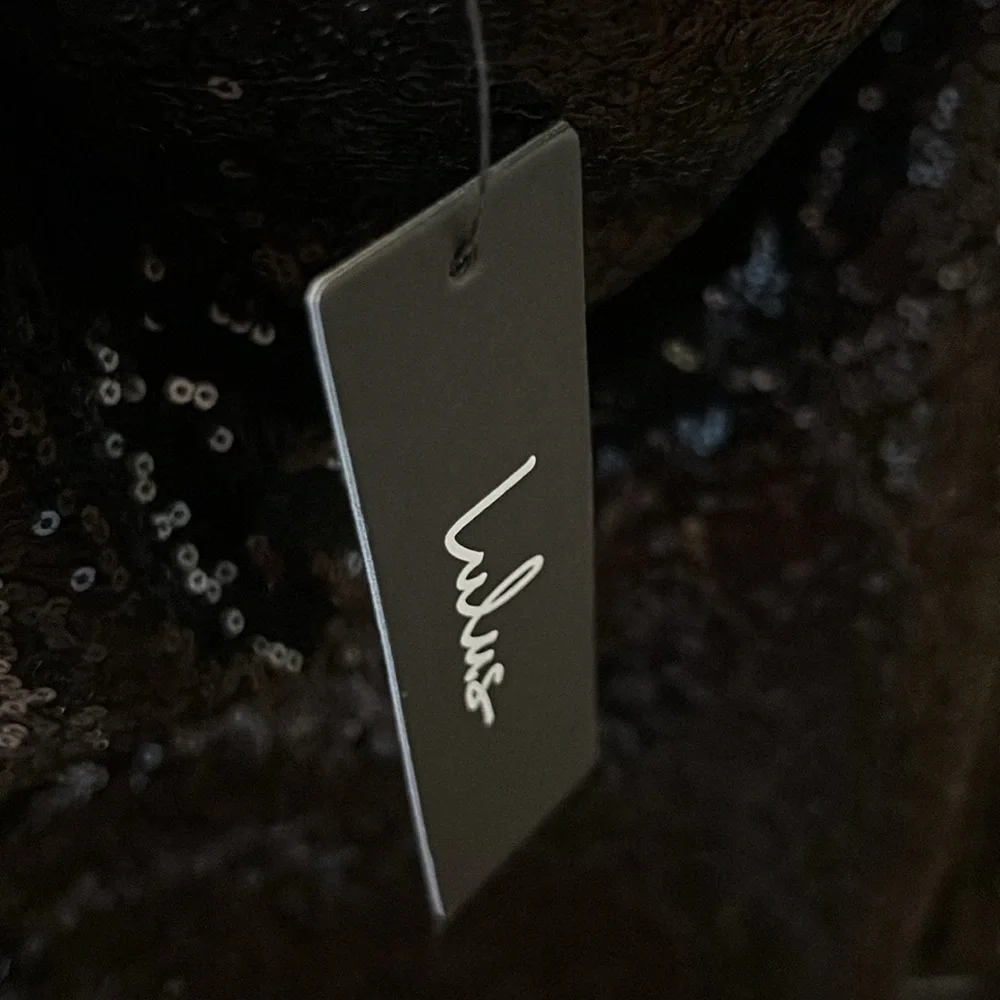 New with tags size M Lulus black sequined dress. One armed (right) w cutout - Picture 5 of 5